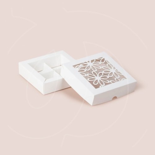 Коробка на 4 конфеты с окном "Ромашка" белая 