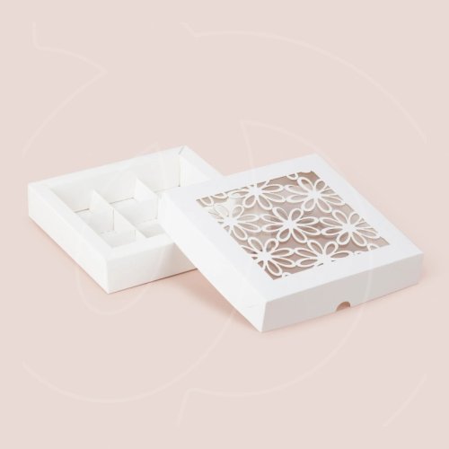 Коробка на 9 конфет с окном "Ромашка" белая 