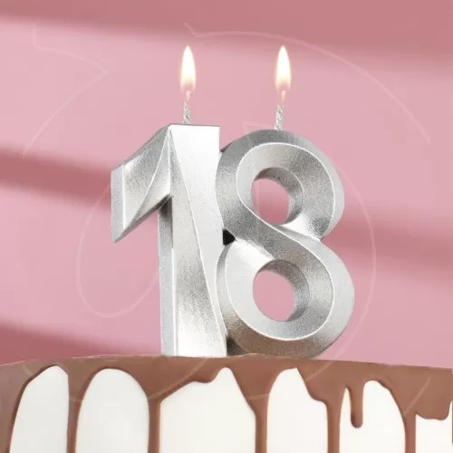Свеча декоративная Цифра "18" Серебрянный металлик 7364721